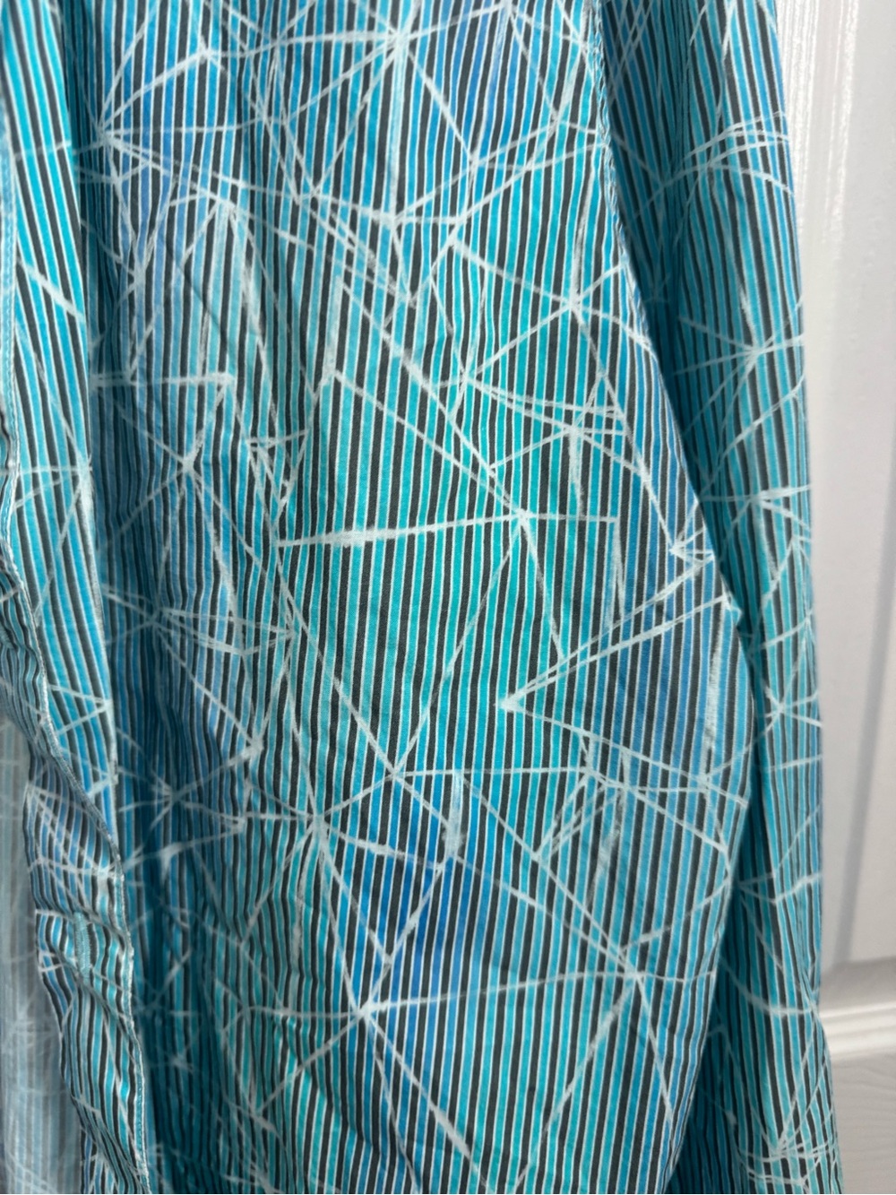 Kenar Teal and White Geometric Lightweight Shirt Jacket - Picture 2 of 6